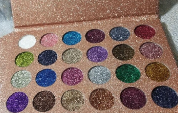 Glitter Make-Up From The ’90s: Bop Or Flop?